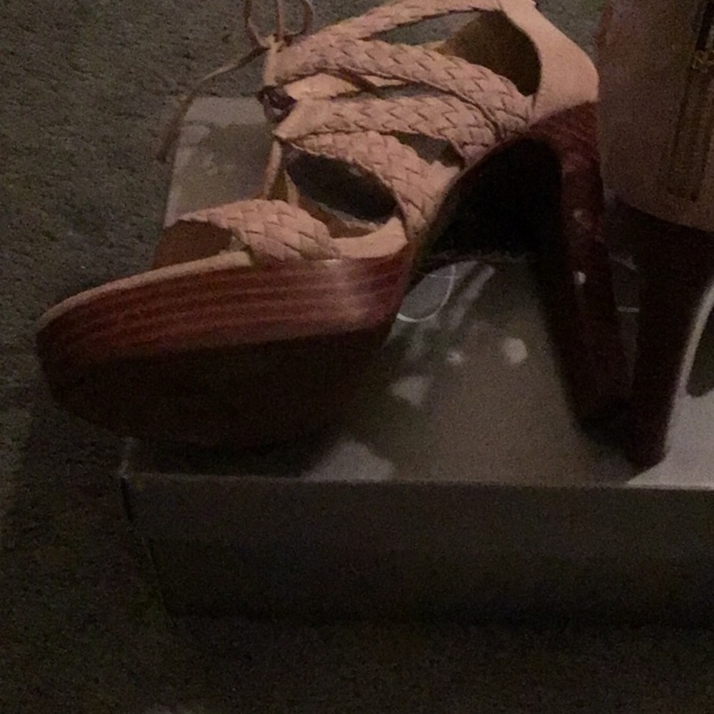 Shoes - Picture 5 of 6